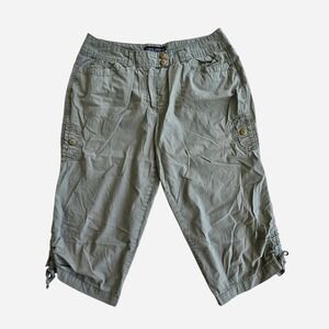 y2k Army green cargo style capri length pants with pockets and ruche ties.